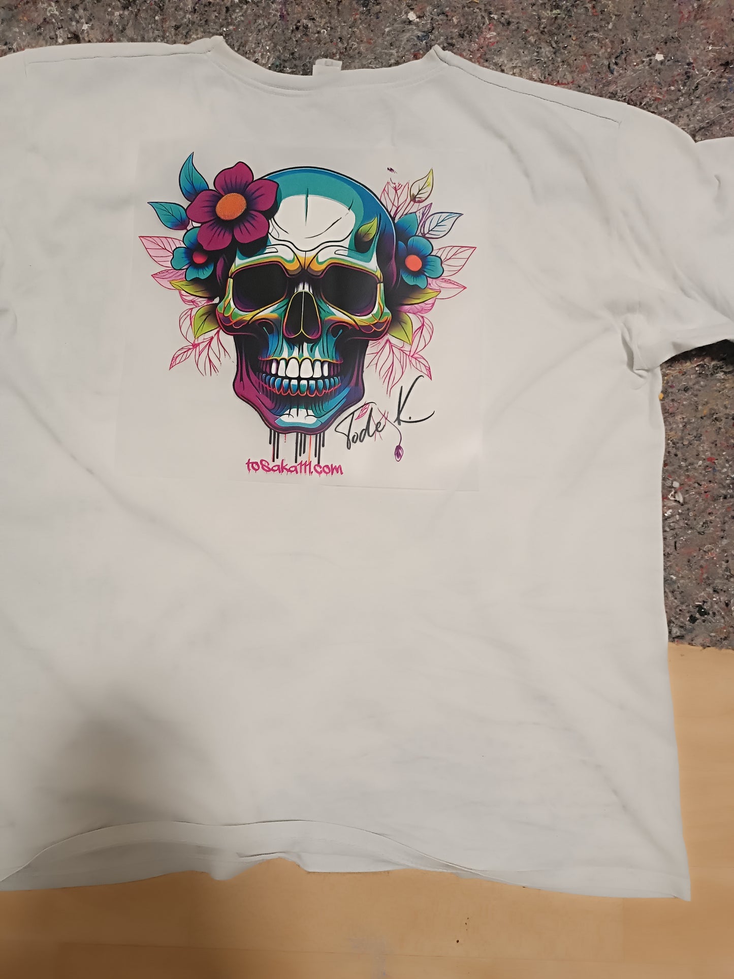 Exclusive Artist-Made Iron-On Transfer – “Floral Skull” – 30 cm × 30 cm Iron-On Transfers for Textiles, T-shirts, Bags and More