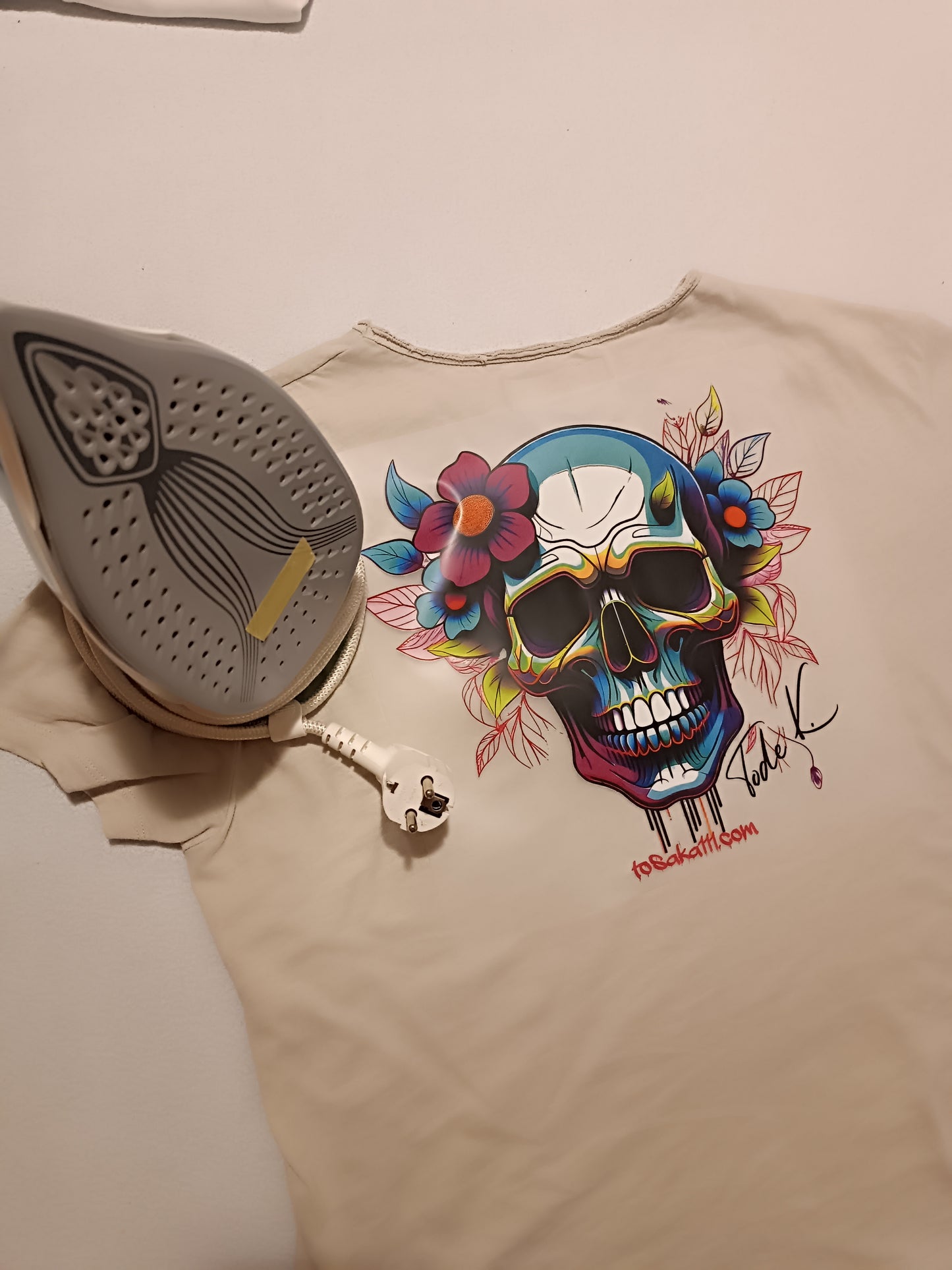 Exclusive Artist-Made Iron-On Transfer – “Floral Skull” – 30 cm × 30 cm Iron-On Transfers for Textiles, T-shirts, Bags and More