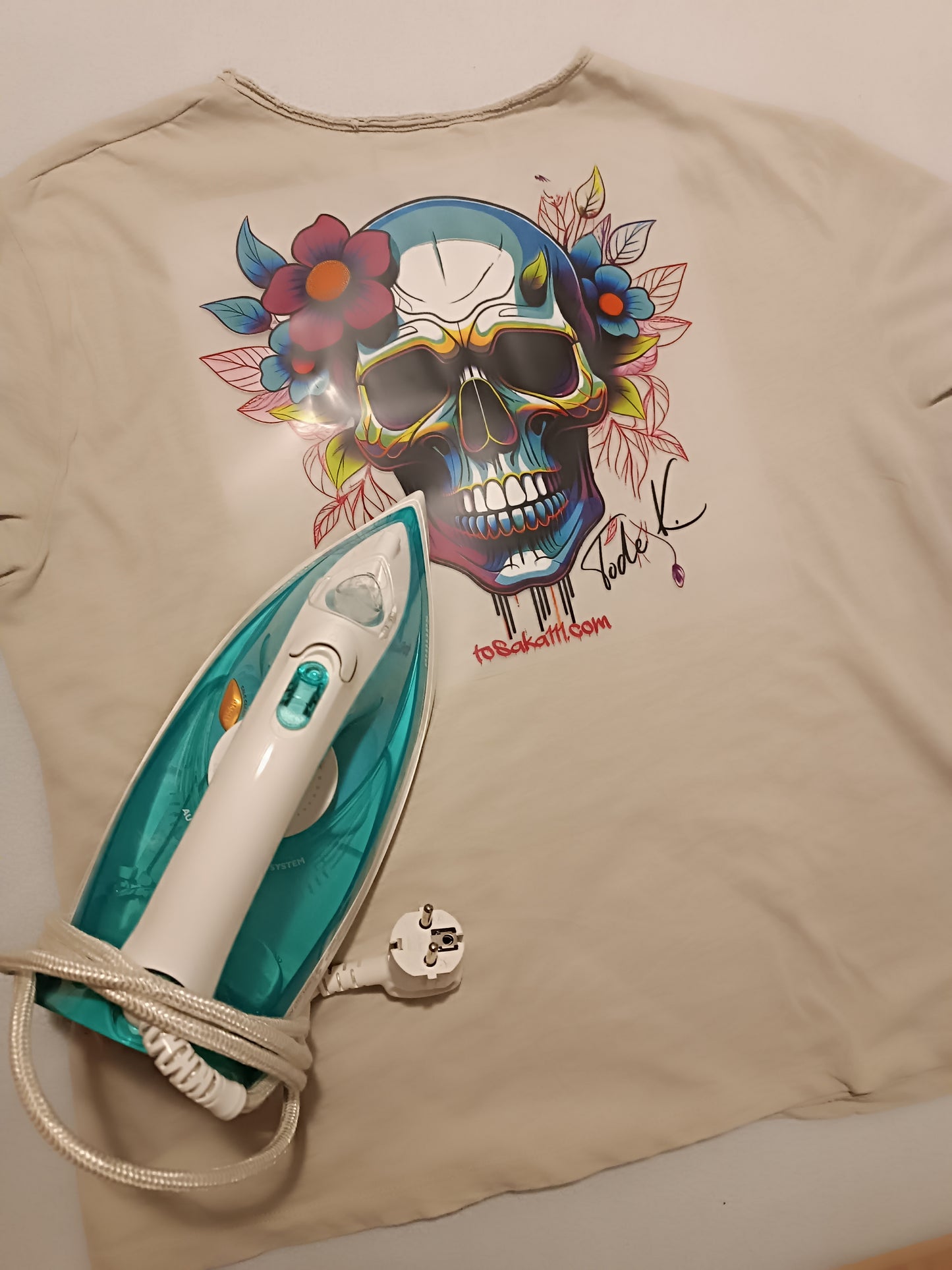 Exclusive Artist-Made Iron-On Transfer – “Floral Skull” – 30 cm × 30 cm Iron-On Transfers for Textiles, T-shirts, Bags and More