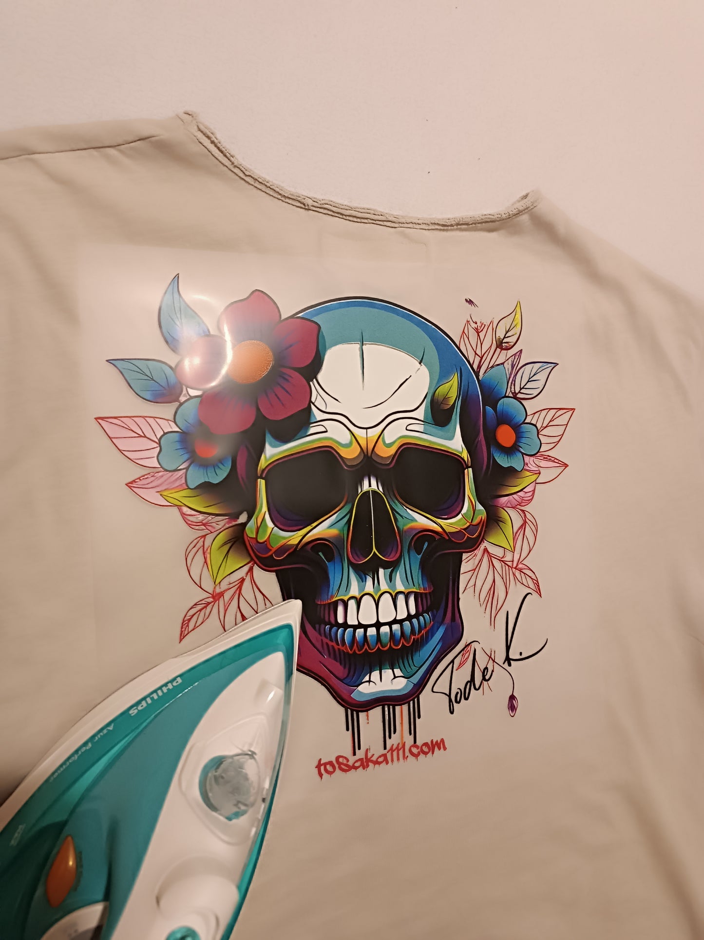 Exclusive Artist-Made Iron-On Transfer – “Floral Skull” – 30 cm × 30 cm Iron-On Transfers for Textiles, T-shirts, Bags and More